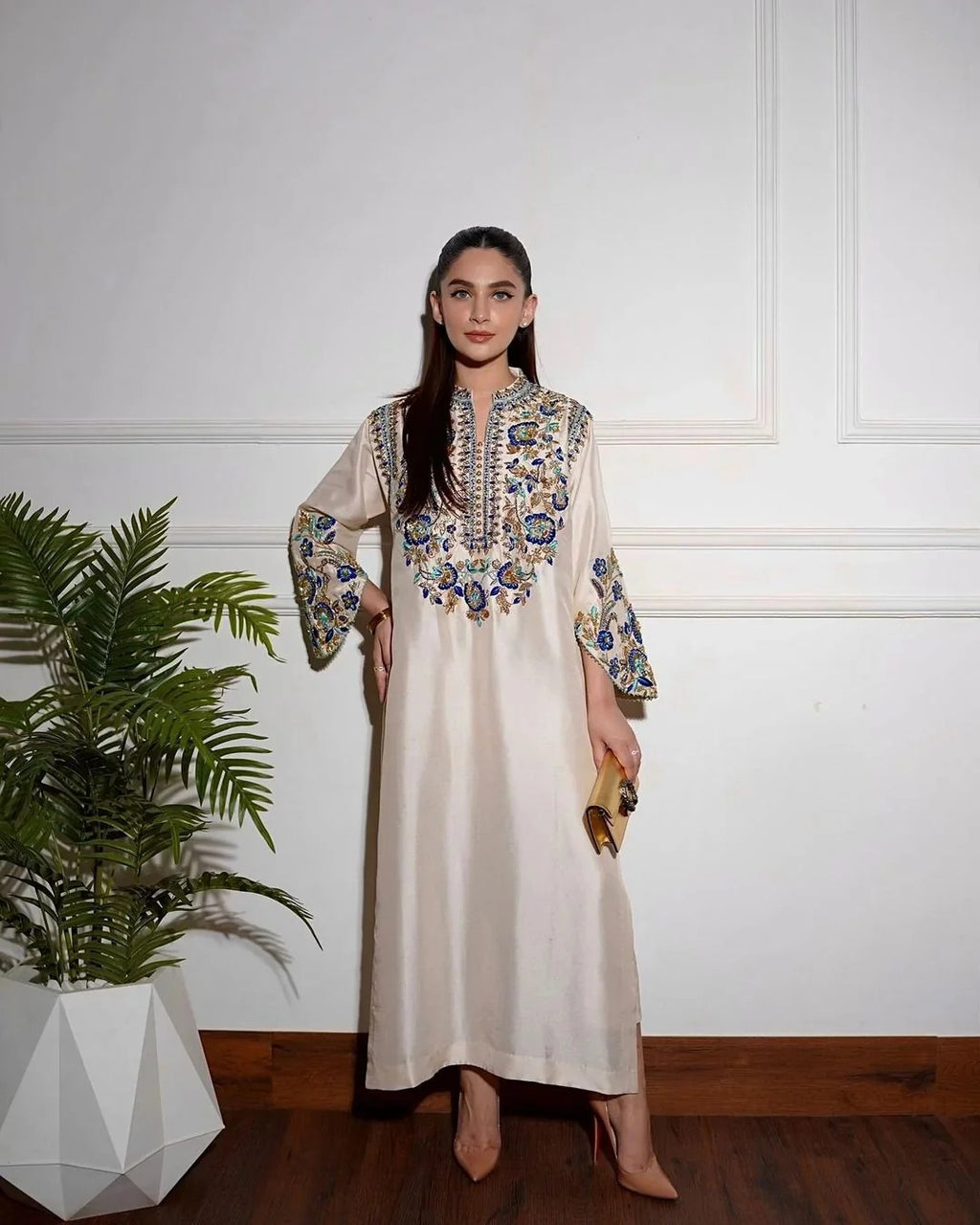 Alizay Saad – Ivory Embroidered Shirt with Flowing Dupatta