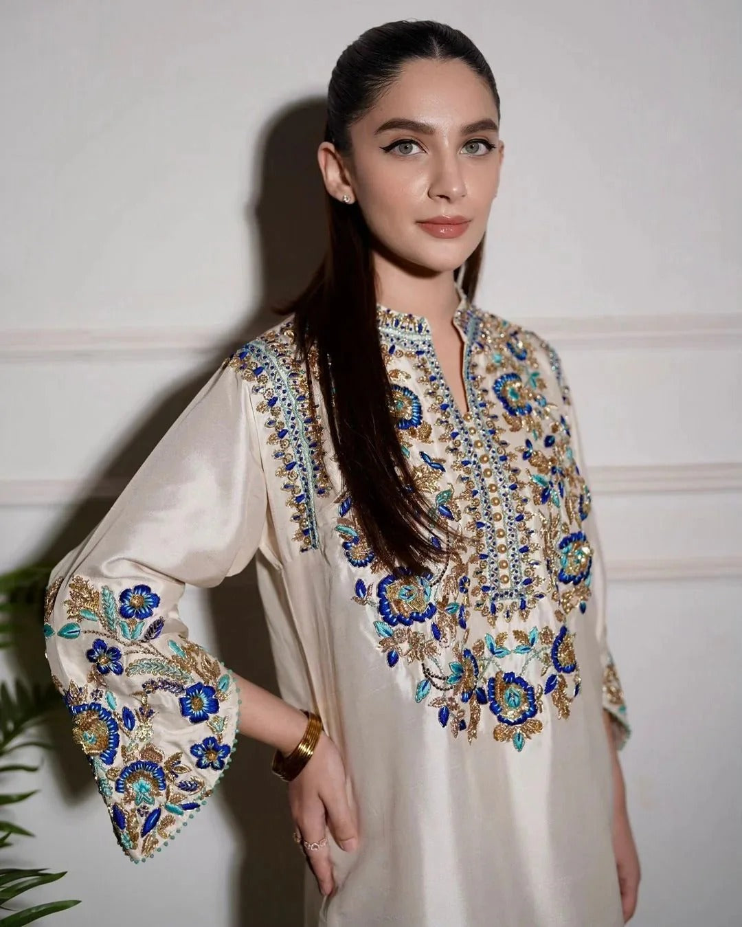 Alizay Saad – Ivory Embroidered Shirt with Flowing Dupatta